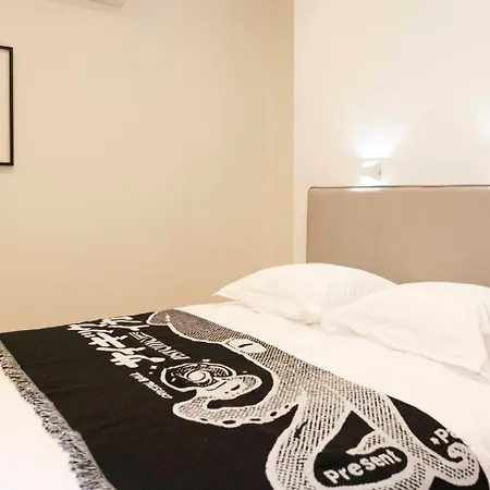 Olivier Atton Apartment